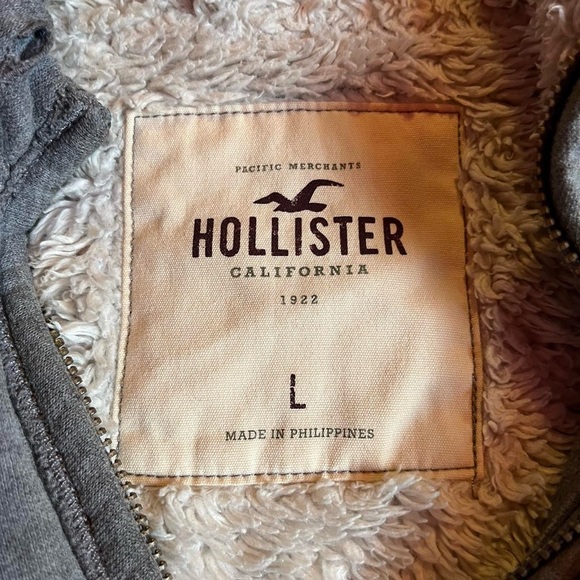 hollister zip up, fur interior - Picture 3 of 3